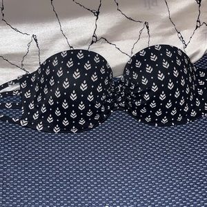 shade & shore strapless bikini top

size 34 B

very very cute!